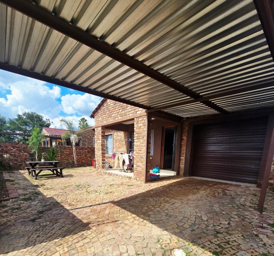 2 Bedroom Property for Sale in La Hoff North West